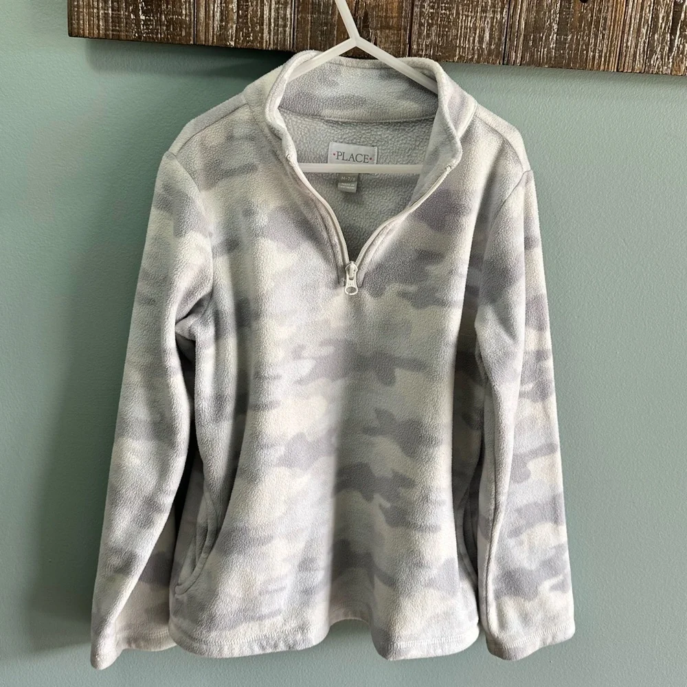 The Children's Place girls sweater grey camo size M 7-8